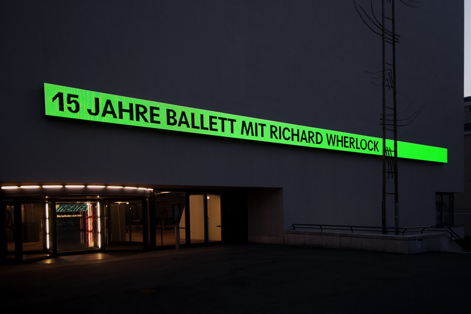 Theater Basel Raffinerie Signaletik Aussen 05